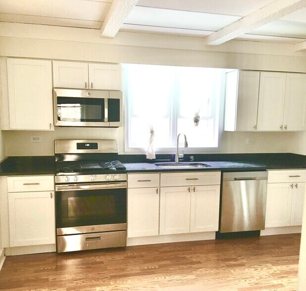 Building Photo - 3148 N Clifton Ave