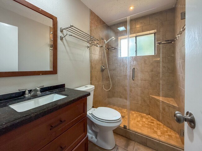 Building Photo - 530 Belwin Dr