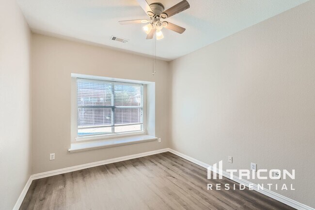 Building Photo - 2624 Dunbar Dr