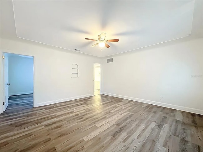 Building Photo - 944 18th Ave S