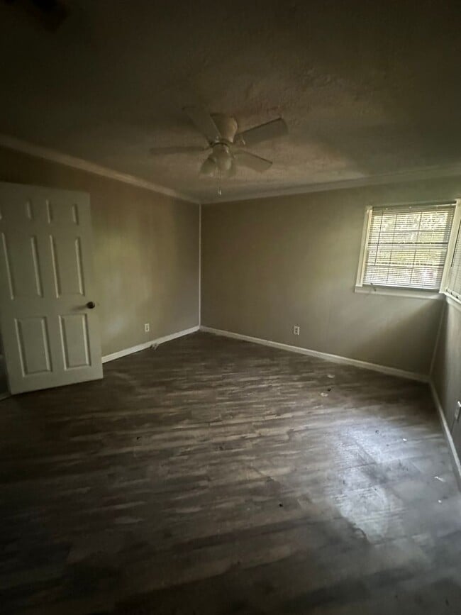 Building Photo - 2638 Deeb Dr