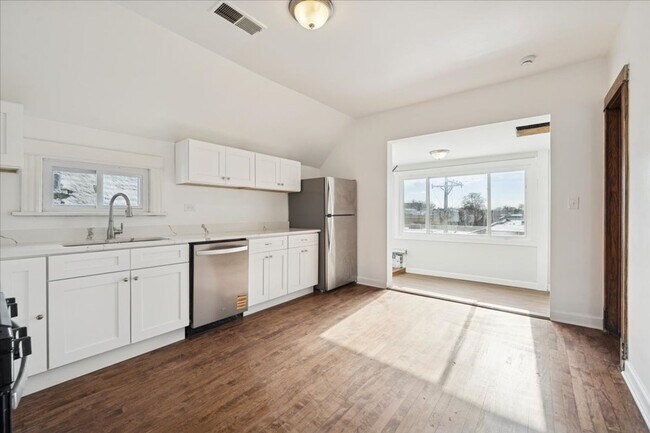 Building Photo - 3419 W McLean Ave