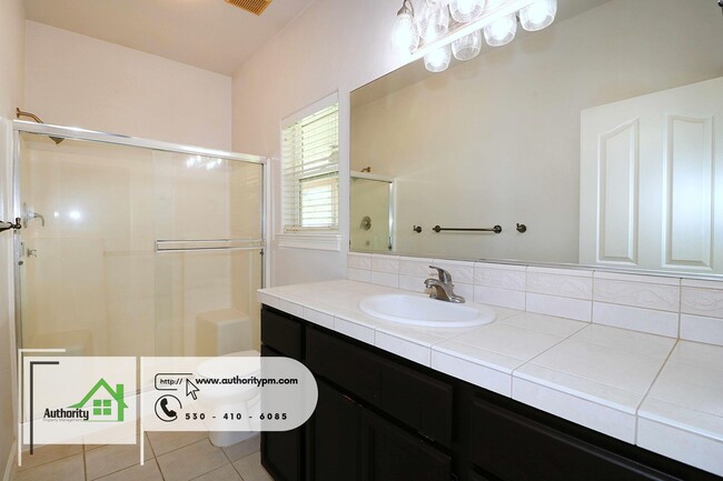 Building Photo - 2631 Queens Way