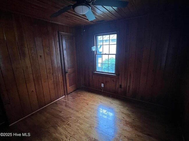 Building Photo - 1408 N Independence St