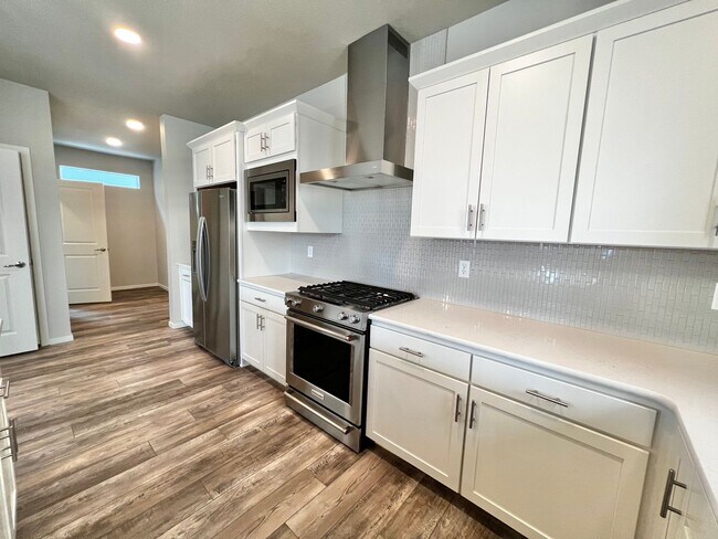 Building Photo - Beautiful 3 Bed 2.5 Bath House in Timnath!