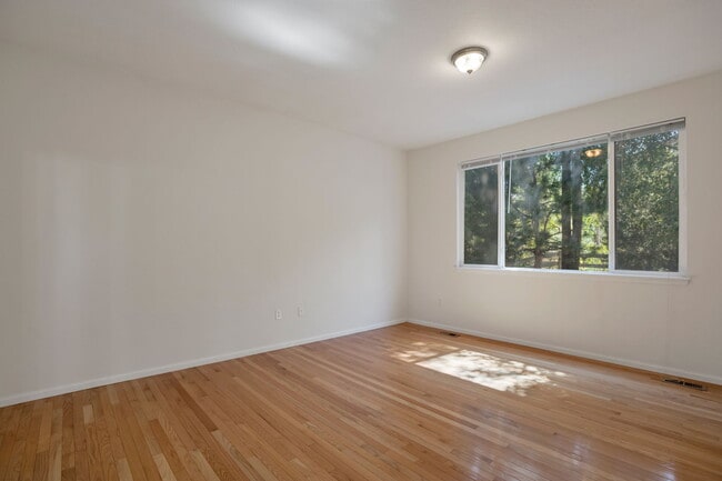 Building Photo - 13647 Plaster Cir