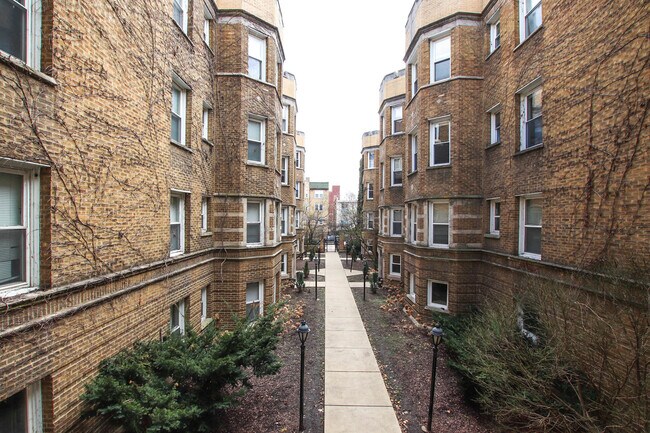 Building Photo - 1626 W Farwell Ave