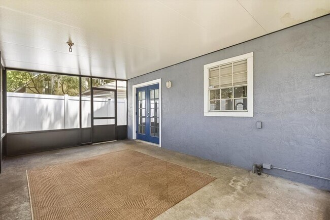 Building Photo - 742 N Westmoreland Dr