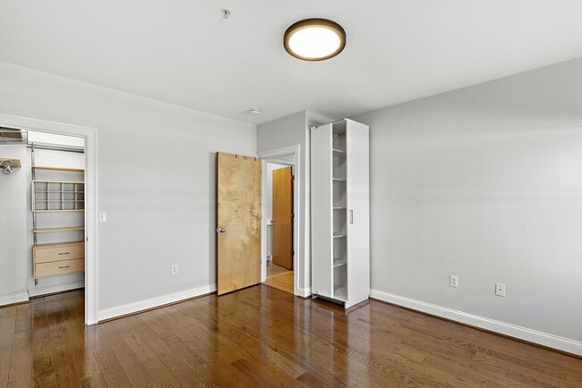 Building Photo - 877 Harrison Ave