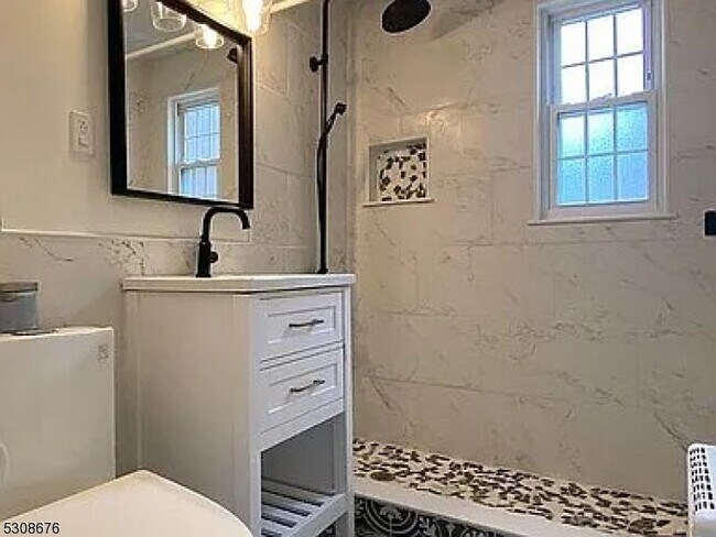 Building Photo - 82 Clark Ct