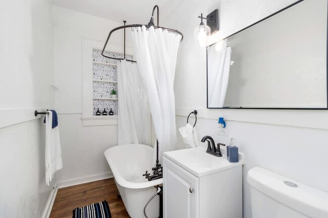 Building Photo - 728 Johnson Ave