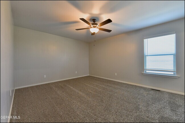 Building Photo - 516 Logwood Ave