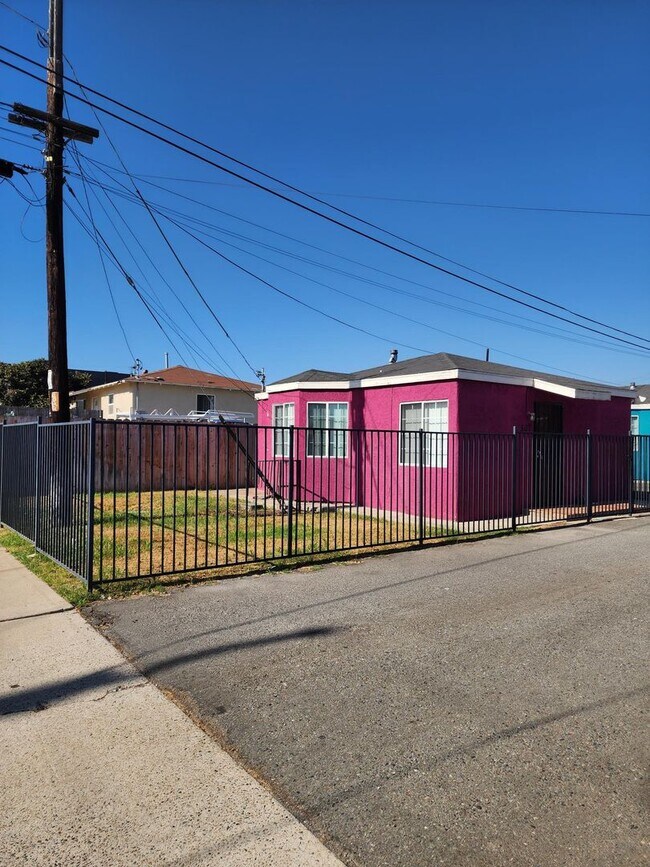 Building Photo - 507 Palm Ave