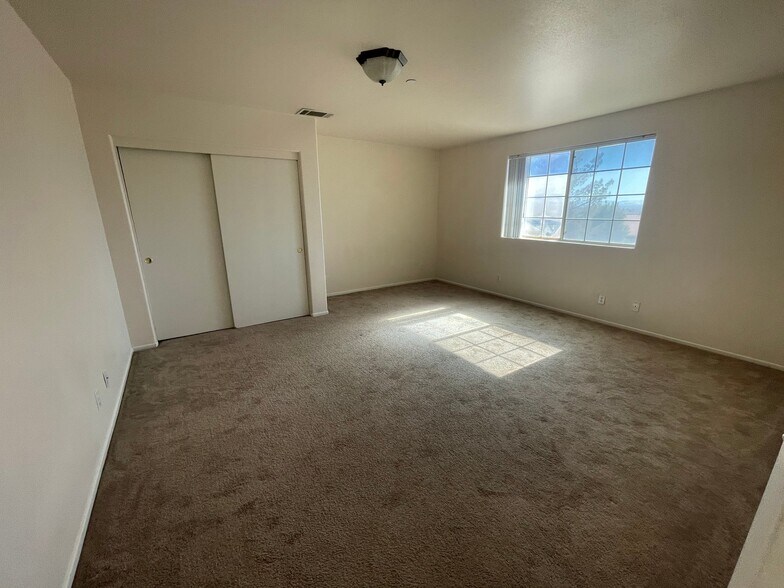 Building Photo - 16359 Siskiyou Rd