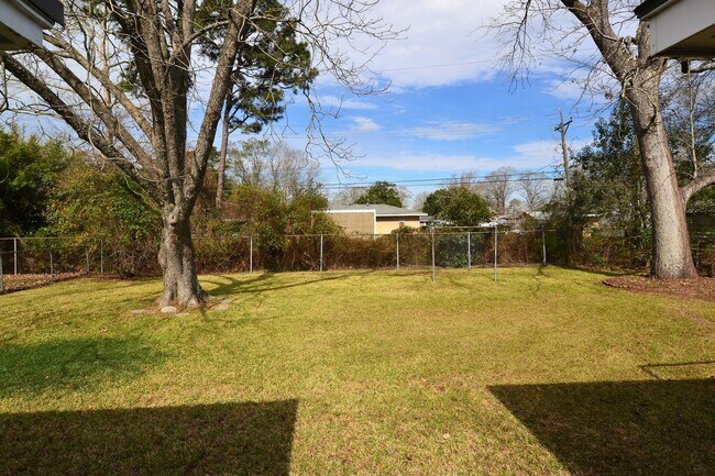 Building Photo - Vintage 3 Bedroom Home in Goodwood Homesites Neighborhood