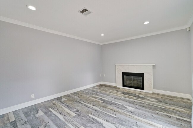 Building Photo - Stunning Single Family Home