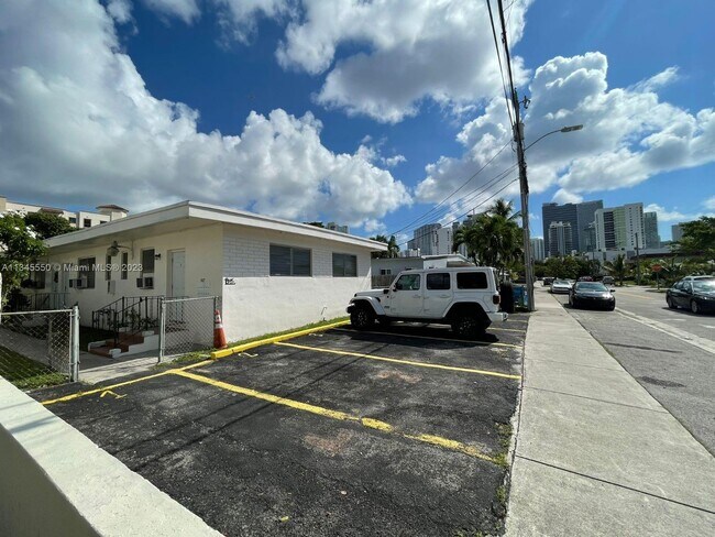 Primary Photo - 527 SW 10th St