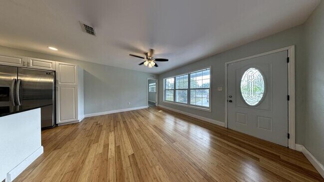 Building Photo - 9401 88th Way N