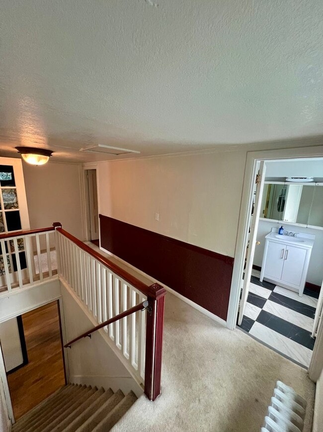 Building Photo - Downtown Home in Fairbanks!!