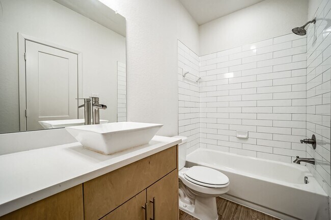 Building Photo - 2523 Appian Wy