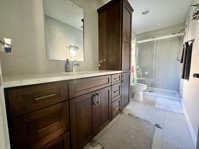 Master Bathrom - 725 Melendy Ln