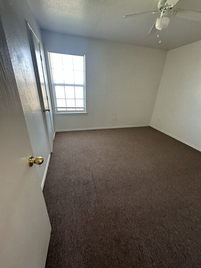 Building Photo - 3601 Malibu Ln