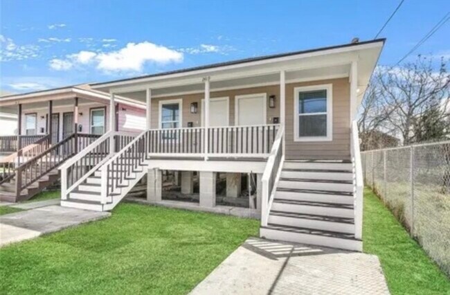 Building Photo - 2419 Feliciana St