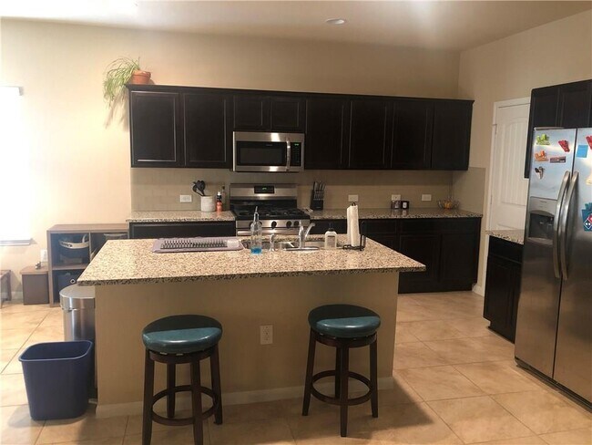 Building Photo - 2204 Bettylou Ln