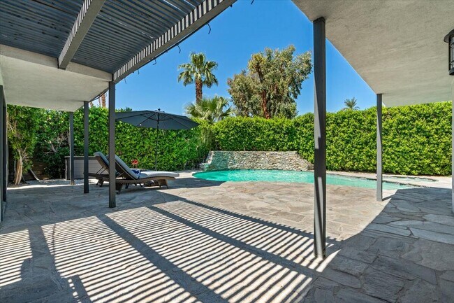 Building Photo - 76140 Fairway Dr