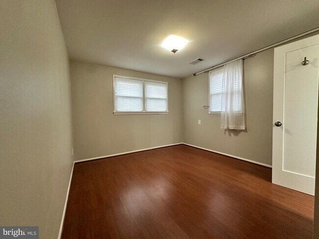 Building Photo - 8140 Drayton Ln