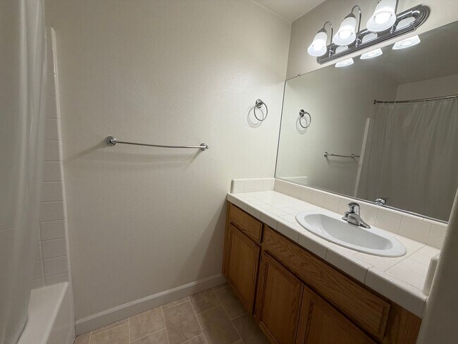 Building Photo - Downtown Templeton (3/2) - Must See!!