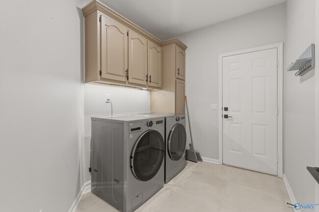 Building Photo - 226 Eastview Dr