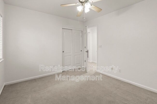 Building Photo - 288 W Fauna Ave
