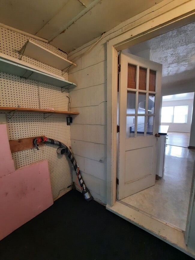 Building Photo - 2 BED | 1 BATH | DUPLEX | WEST