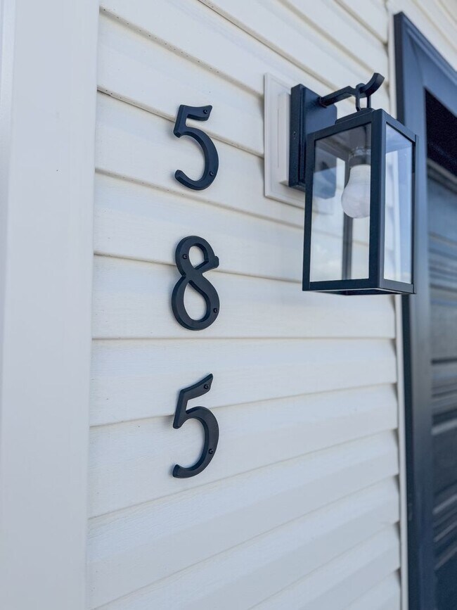 Building Photo - TWIN HOME FOR RENT IN SUGAR CITY - 3 BEDROOMS 2 FULL BATHROOMS