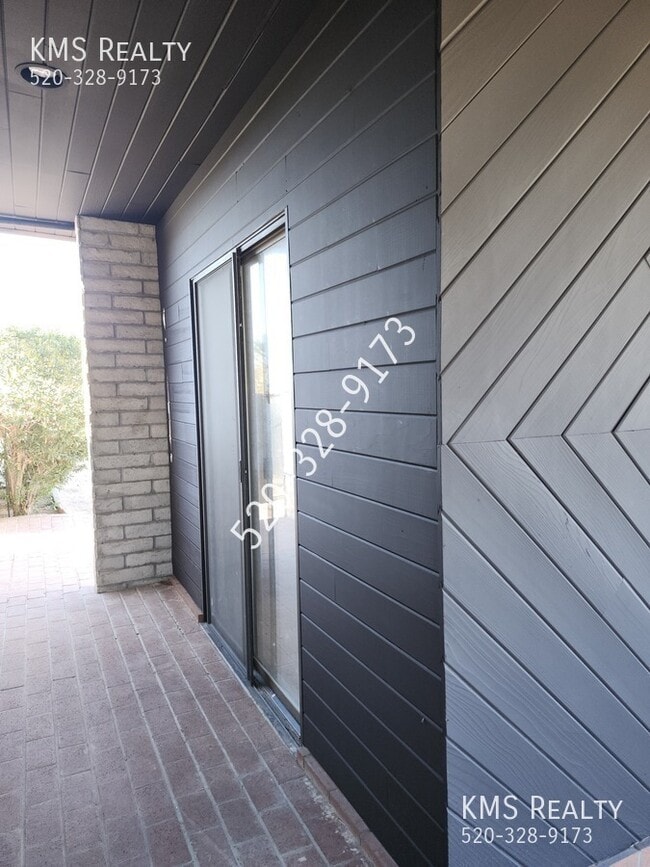 Building Photo - 500 E Eden Pl