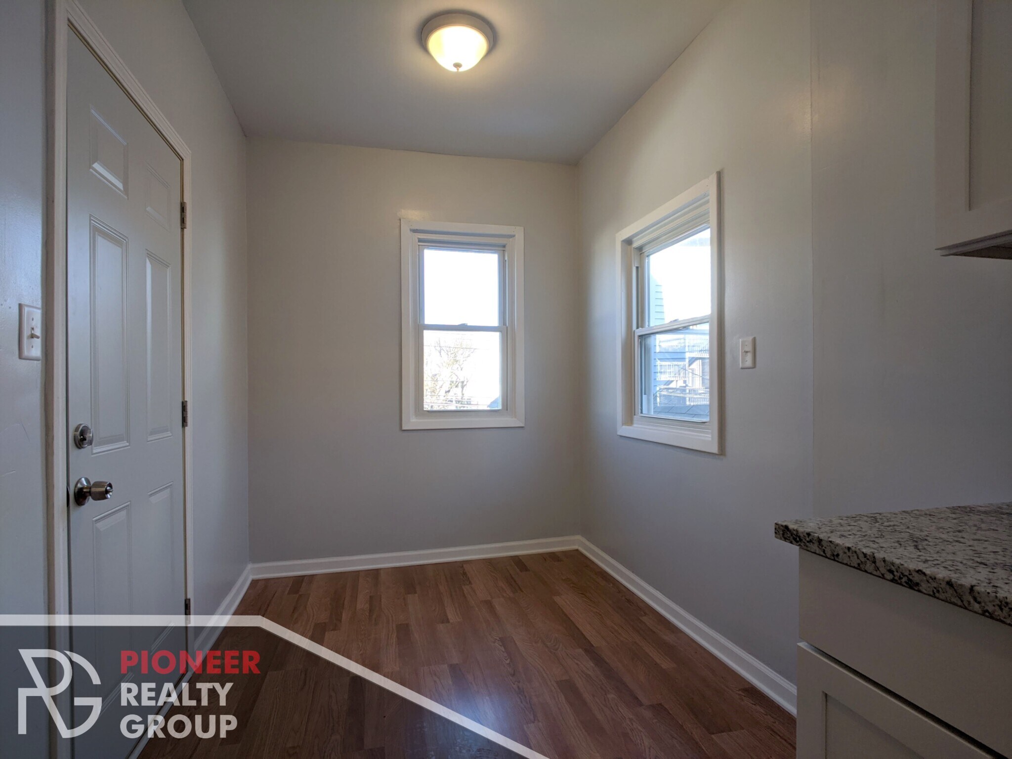 Building Photo - 1520 W Melrose St