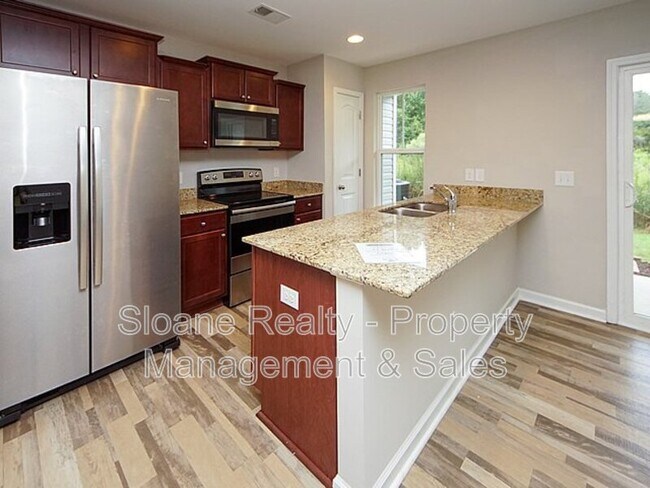 Building Photo - 557 Truman Dr