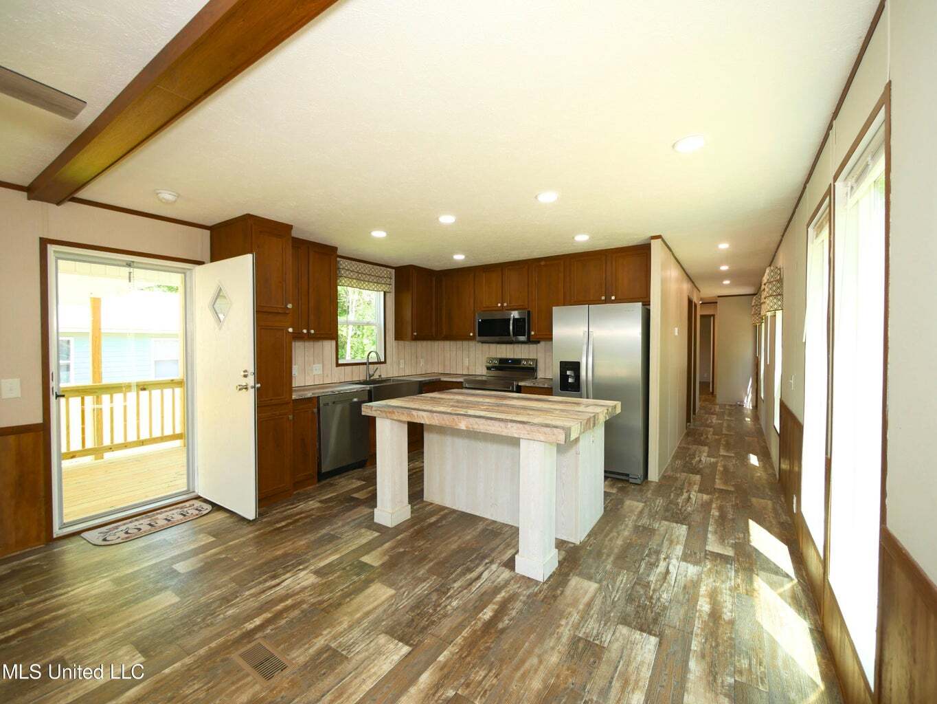 Building Photo - 10731 Lilinoe Way