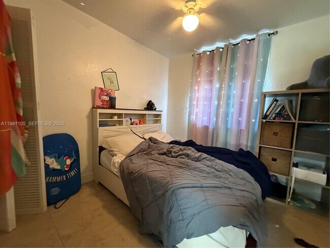 Building Photo - 2032 NE 167th St