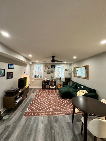 Primary Photo - 720 Lombard St