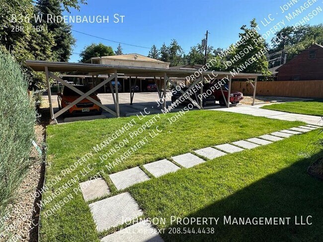 Building Photo - Boise Ridenbaugh Apartments: Comfortable a...