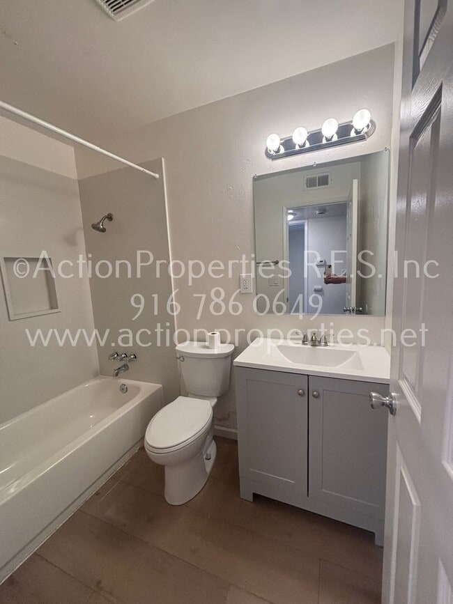 Building Photo - Move In Special $500.00 off 1st Mo Rent: C...