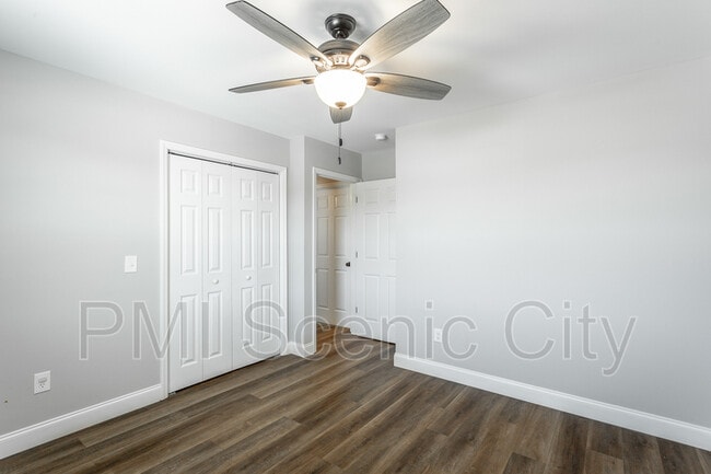 Building Photo - 8128 Fallen Maple Dr