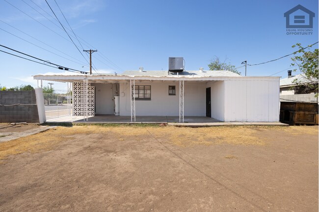Building Photo - 3Bed/1.5Bath House at Northern Ave/31st Ave! Move-In Ready on 07/16/2026! -- NO HOA!