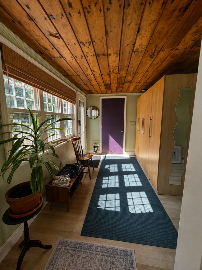 Building Photo - 33 Northwood Dr