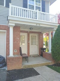 Building Photo - 82-96-96 Country Pointe Cir