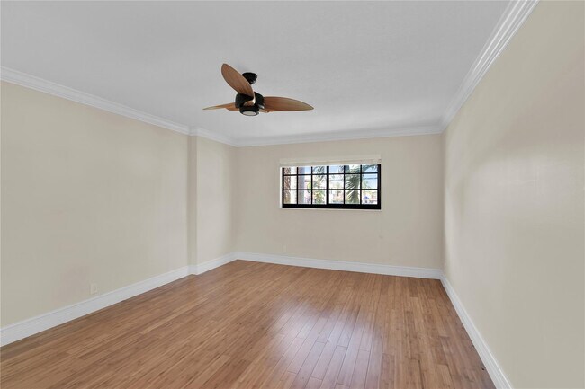 Building Photo - 250 E Royal Palm Rd