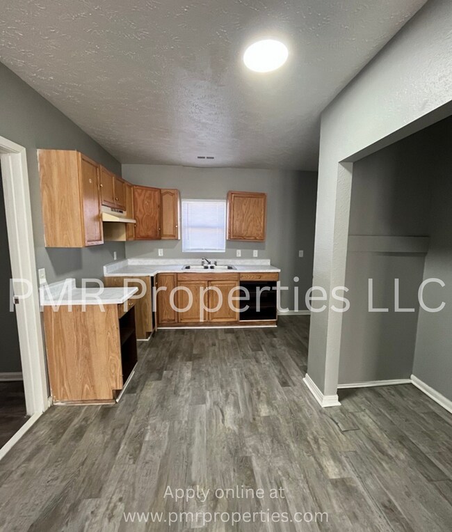 Building Photo - 916 Avenue C