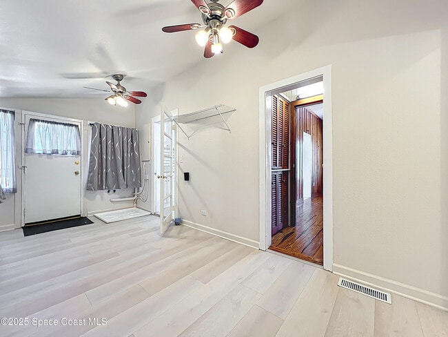 Building Photo - 2811 Indian River Dr